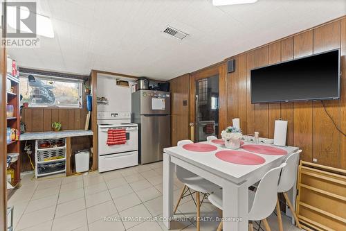 36 Pearl Avenue, Leamington, ON - Indoor Photo Showing Dining Room