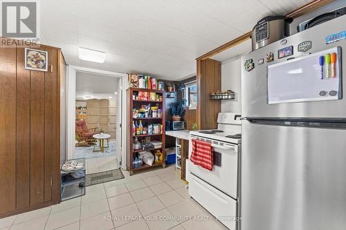 36 Pearl Avenue, Leamington, ON - Indoor Photo Showing Kitchen