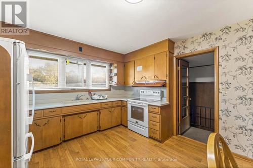 36 Pearl Avenue, Leamington, ON - Indoor Photo Showing Kitchen