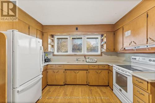 36 Pearl Avenue, Leamington, ON - Indoor Photo Showing Kitchen