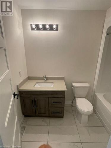 106 Jayla Lane, Smithville, ON - Indoor Photo Showing Bathroom