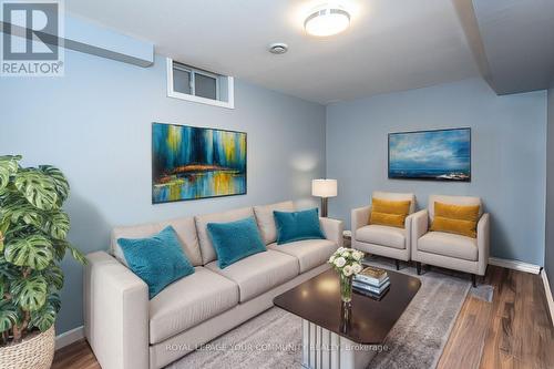 5 Pearl Drive, Orillia, ON - Indoor Photo Showing Living Room