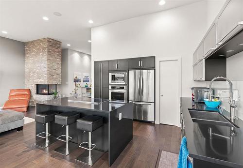 30 Casselman Crescent, Oak Bluff, MB - Indoor Photo Showing Kitchen With Stainless Steel Kitchen With Upgraded Kitchen