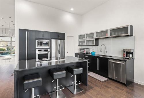 30 Casselman Crescent, Oak Bluff, MB - Indoor Photo Showing Kitchen With Stainless Steel Kitchen With Upgraded Kitchen