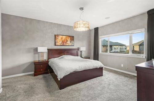 30 Casselman Crescent, Oak Bluff, MB - Indoor Photo Showing Bedroom