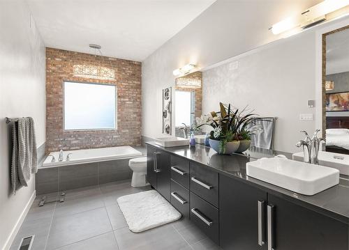 30 Casselman Crescent, Oak Bluff, MB - Indoor Photo Showing Bathroom