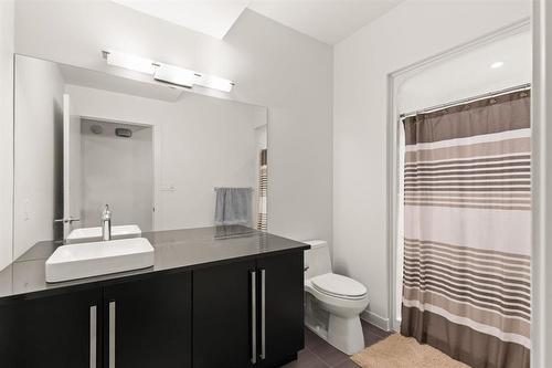 30 Casselman Crescent, Oak Bluff, MB - Indoor Photo Showing Bathroom