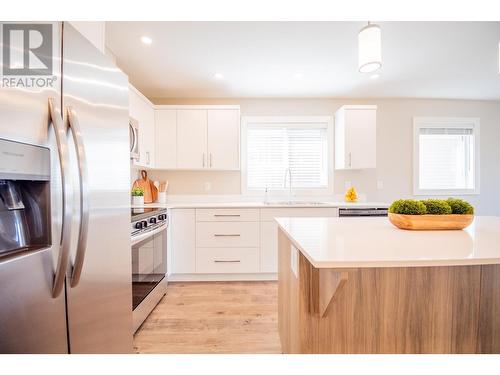 8800 Dallas Drive Unit# 175, Kamloops, BC - Indoor Photo Showing Kitchen