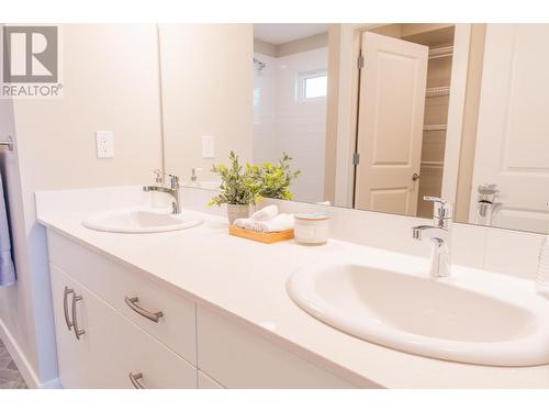 8800 Dallas Drive Unit# 175, Kamloops, BC - Indoor Photo Showing Bathroom