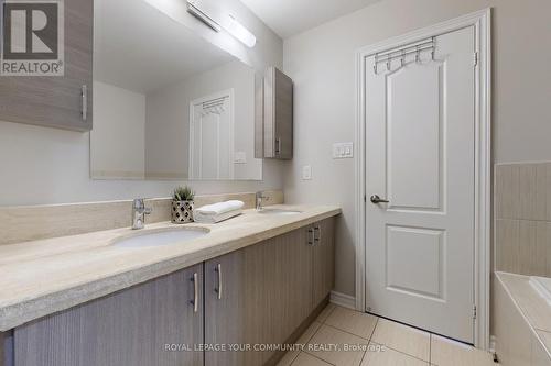 5 - 8777 Dufferin Street, Vaughan, ON - Indoor Photo Showing Bathroom