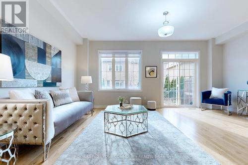 5 - 8777 Dufferin Street, Vaughan, ON - Indoor Photo Showing Living Room