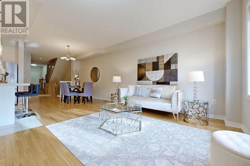 5 - 8777 Dufferin Street, Vaughan, ON - Indoor Photo Showing Living Room