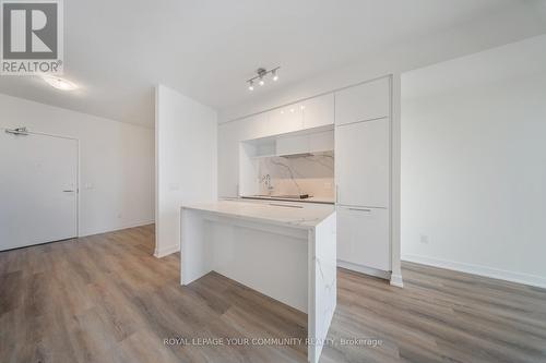 608 - 6 David Eyer Road, Richmond Hill, ON - Indoor Photo Showing Kitchen