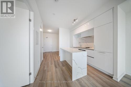 608 - 6 David Eyer Road, Richmond Hill, ON - Indoor Photo Showing Kitchen