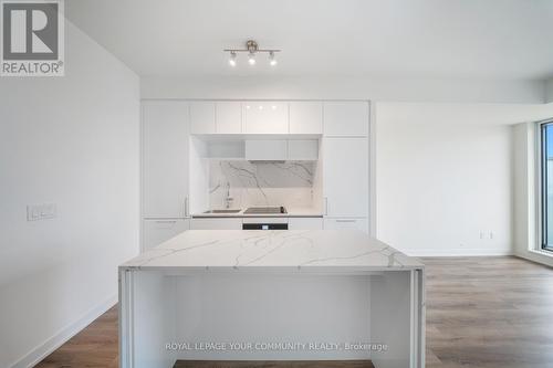 608 - 6 David Eyer Road, Richmond Hill, ON - Indoor Photo Showing Kitchen