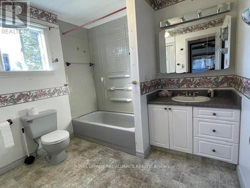 400 York Road, Tyendinaga, ON - Indoor Photo Showing Bathroom