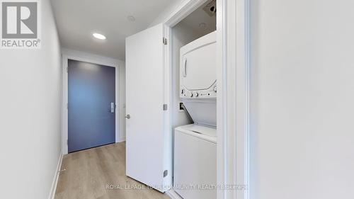 916 - 86 Dundas Street E, Mississauga, ON - Indoor Photo Showing Laundry Room