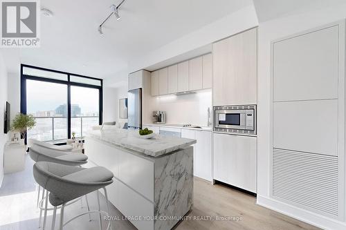 916 - 86 Dundas Street E, Mississauga, ON - Indoor Photo Showing Kitchen