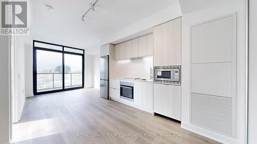 916 - 86 Dundas Street E, Mississauga, ON - Indoor Photo Showing Kitchen