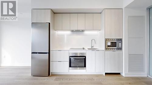 916 - 86 Dundas Street E, Mississauga, ON - Indoor Photo Showing Kitchen