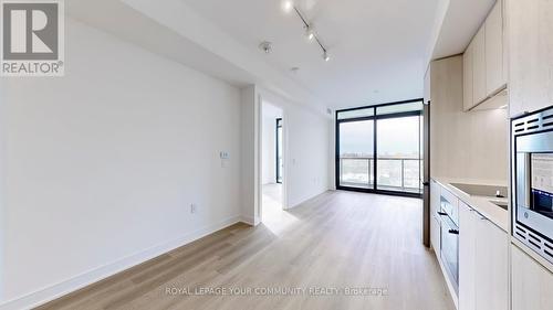 916 - 86 Dundas Street E, Mississauga, ON - Indoor Photo Showing Kitchen