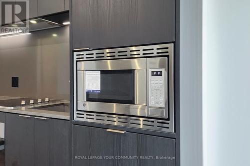 1621 - 86 Dundas Street E, Mississauga, ON - Indoor Photo Showing Kitchen