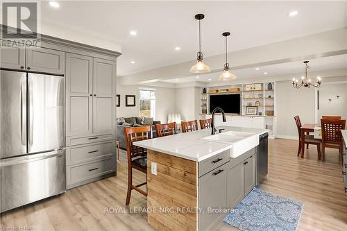 11035 Sodom Road, Niagara Falls, ON - Indoor Photo Showing Kitchen With Upgraded Kitchen