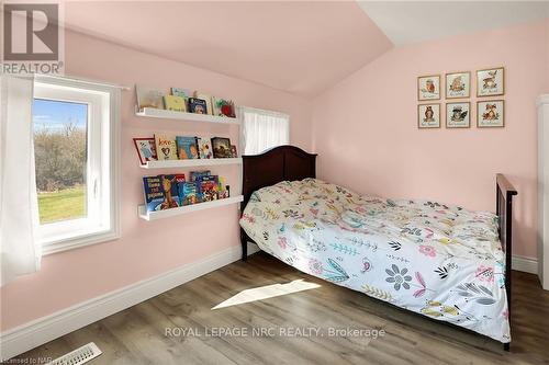 11035 Sodom Road, Niagara Falls, ON - Indoor Photo Showing Bedroom