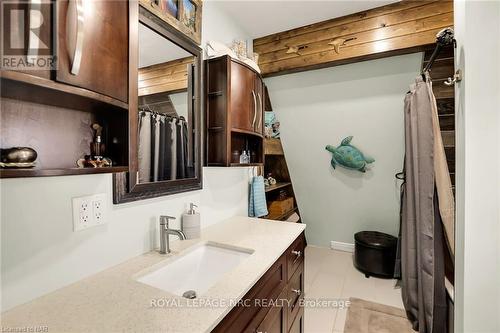 11035 Sodom Road, Niagara Falls, ON - Indoor Photo Showing Bathroom