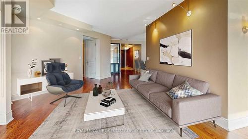 1603 - 10 Bellair Street, Toronto, ON - Indoor Photo Showing Living Room