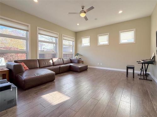 7 Wren Crescent, Brandon, MB - Indoor Photo Showing Living Room