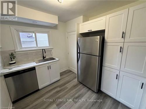 21 Brighton Avenue, St. Catharines (445 - Facer), ON - Indoor Photo Showing Kitchen With Stainless Steel Kitchen