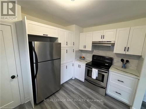 21 Brighton Avenue, St. Catharines (445 - Facer), ON - Indoor Photo Showing Kitchen