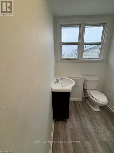 21 Brighton Avenue, St. Catharines (445 - Facer), ON - Indoor Photo Showing Bathroom