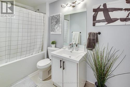 1313 - 55 Speers Road, Oakville, ON - Indoor Photo Showing Bathroom