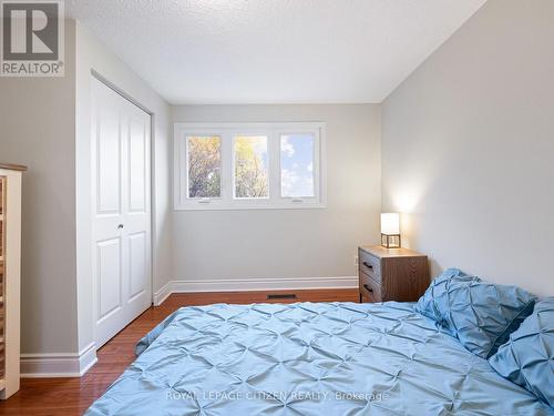 6063 Featherhead Crescent, Mississauga, ON - Indoor Photo Showing Bedroom