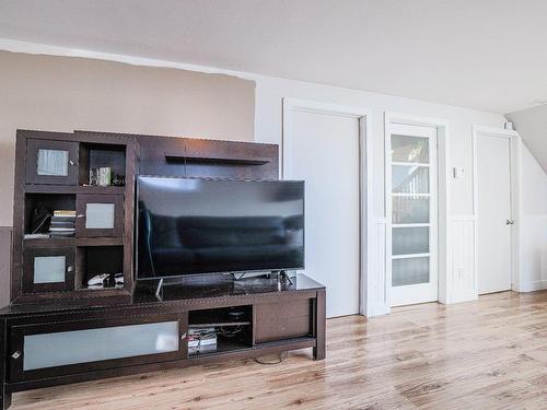 Salon - 103 Rue Dugas, Sainte-Anne-Des-Plaines, QC - Indoor Photo Showing Living Room