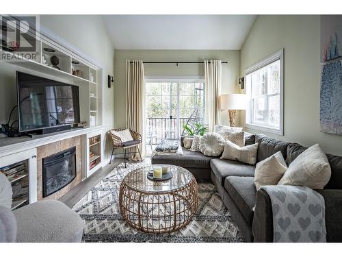 2001 Perrier Road Unit# 204, Nelson, BC - Indoor Photo Showing Living Room With Fireplace