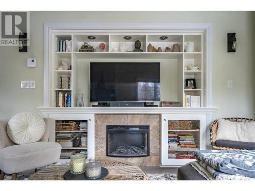 2001 Perrier Road Unit# 204, Nelson, BC - Indoor Photo Showing Living Room With Fireplace