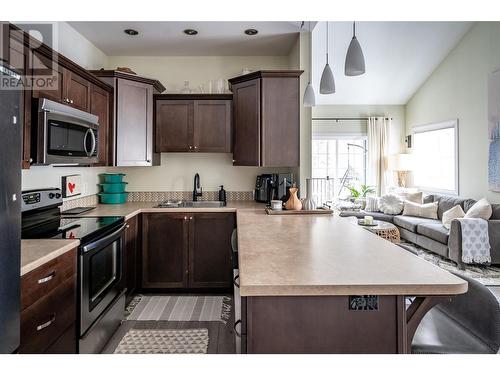 2001 Perrier Road Unit# 204, Nelson, BC - Indoor Photo Showing Kitchen