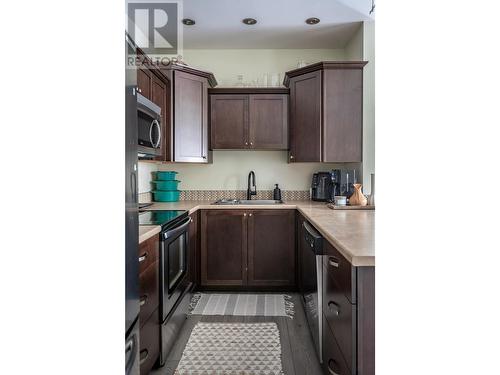 2001 Perrier Road Unit# 204, Nelson, BC - Indoor Photo Showing Kitchen