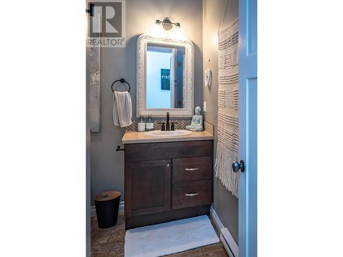 2001 Perrier Road Unit# 204, Nelson, BC - Indoor Photo Showing Bathroom