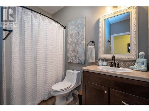 2001 Perrier Road Unit# 204, Nelson, BC - Indoor Photo Showing Bathroom