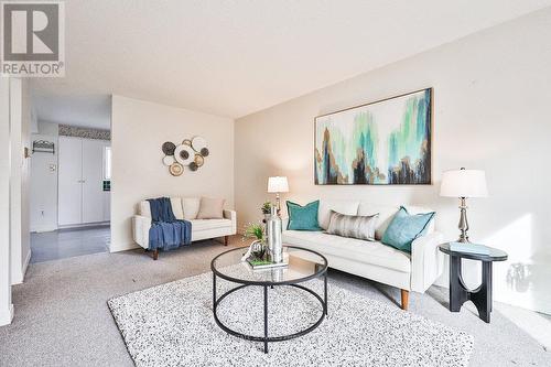 99 - 1221 Dundix Road, Mississauga, ON - Indoor Photo Showing Living Room