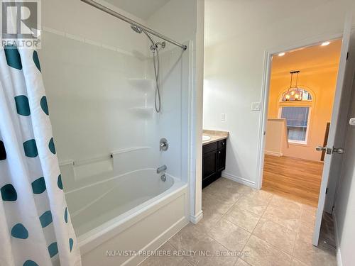 2427 Yellowbirch Court, London, ON - Indoor Photo Showing Bathroom