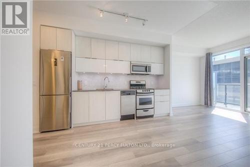 1007 - 56 Annie Craig Drive, Toronto, ON - Indoor Photo Showing Kitchen