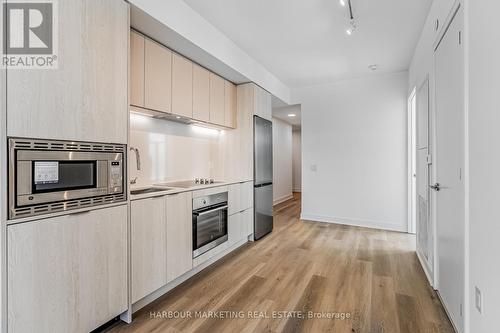 804 - 86 Dundas Street E, Mississauga, ON - Indoor Photo Showing Kitchen