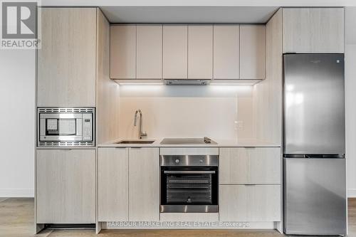 804 - 86 Dundas Street E, Mississauga, ON - Indoor Photo Showing Kitchen