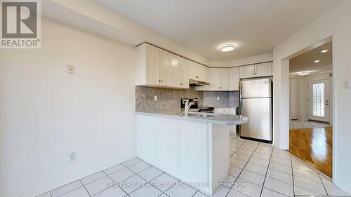 6901 Apex Court, Mississauga, ON - Indoor Photo Showing Kitchen