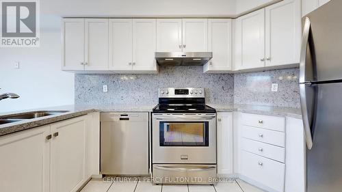 6901 Apex Court, Mississauga, ON - Indoor Photo Showing Kitchen With Stainless Steel Kitchen With Double Sink With Upgraded Kitchen